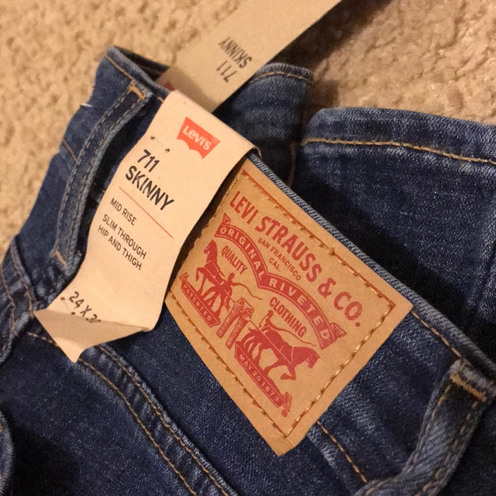 BRAND NEW LEVIS